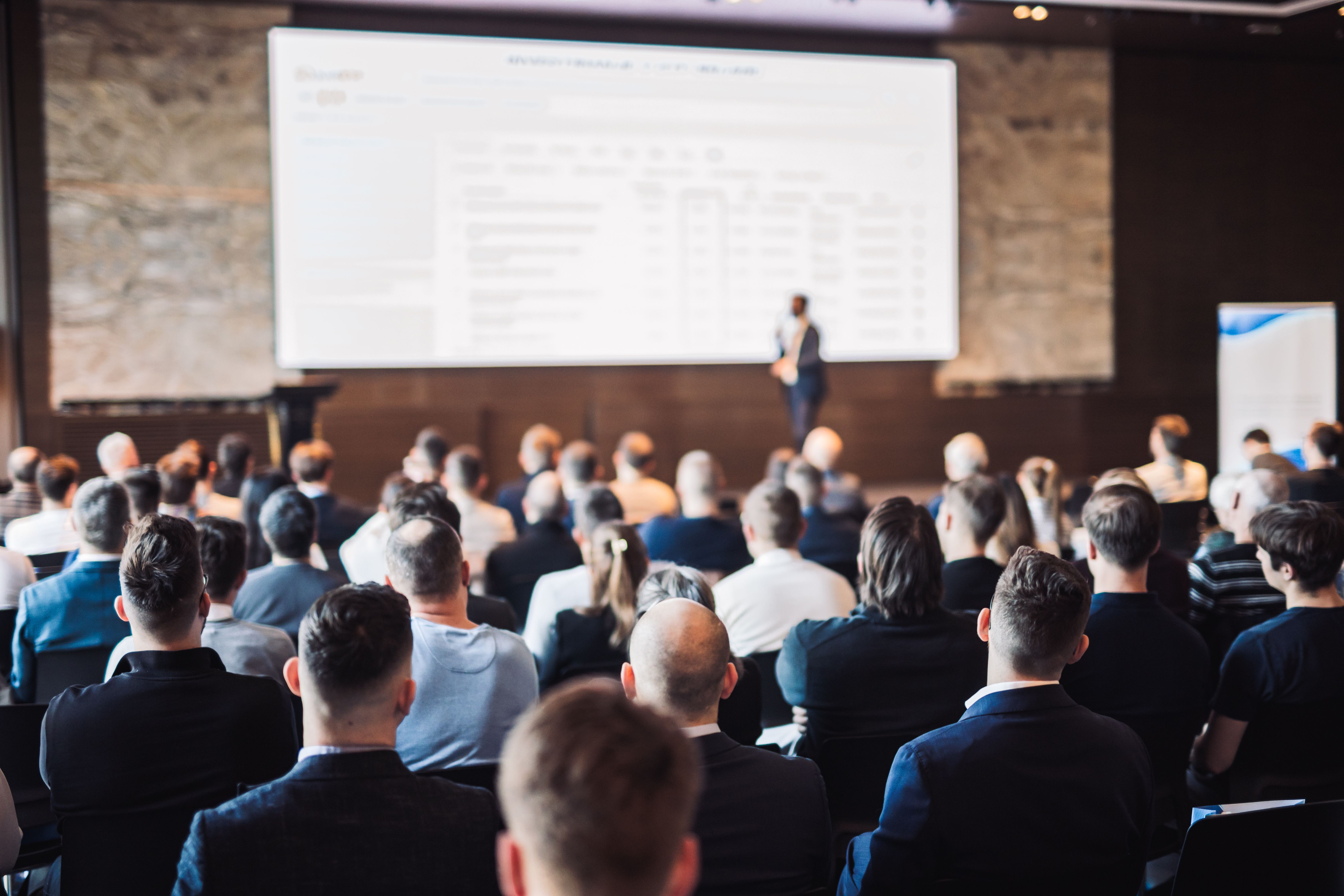 Vortrag auf einer Karrieremesse in Düsseldorf mit Publikum und Präsentation zu Jobs und Karrierechancen